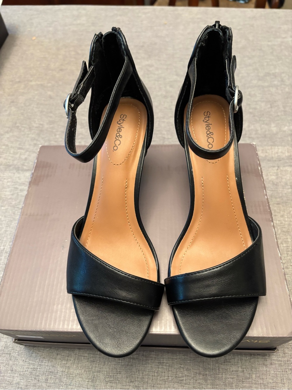 STYLE & CO. Black Open-Toe Asymmetrical Thin Ankle Strap with Back Zipper
Size 8